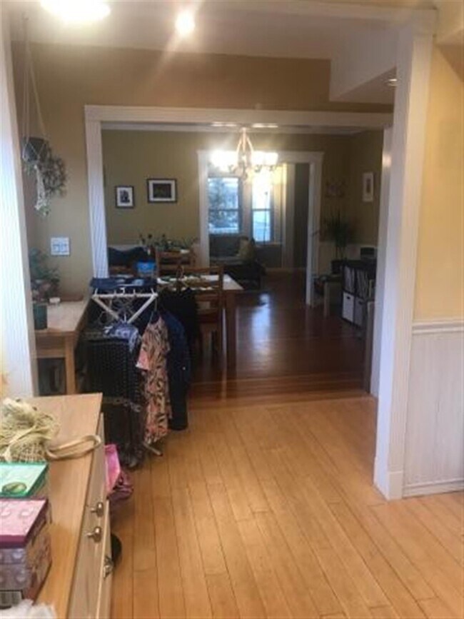 60 Hamilton St, Unit 1 in Medford, MA - Building Photo - Building Photo