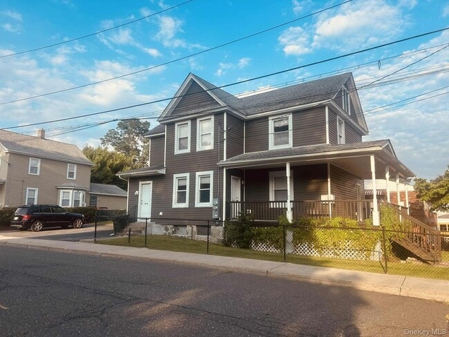 22 Cozzens Ave, Unit 2-1 in Highland Falls, NY - Building Photo - Building Photo