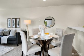 17431 Ambaum Blvd S in Seattle, WA - Building Photo - Building Photo