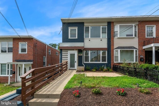 property at 53 Victor St NE