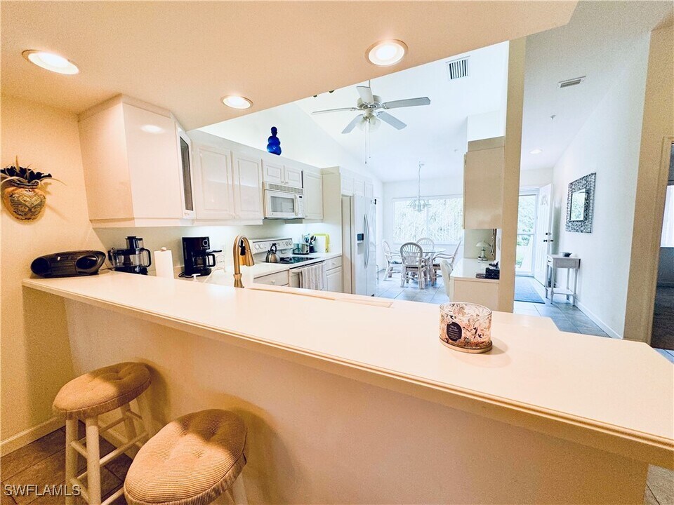 6680 Beach Resort Dr in Naples, FL - Building Photo