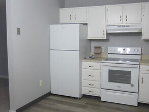 14 Northbrook Dr in Manchester, NH - Building Photo - Building Photo