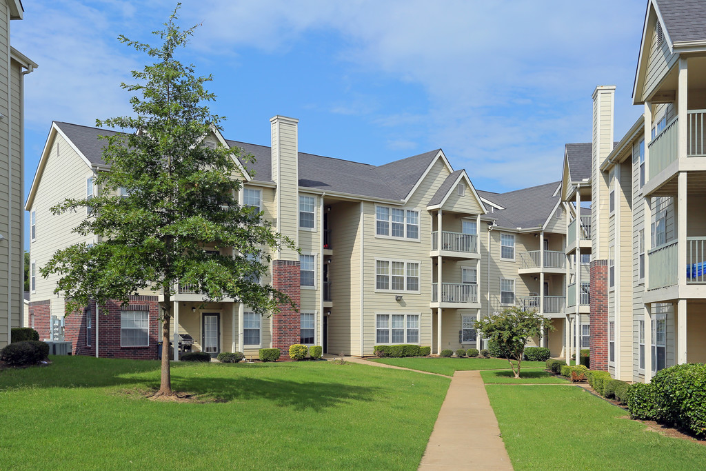 Oakmont Apartment Homes in Catoosa, OK | ApartmentHomeLiving.com