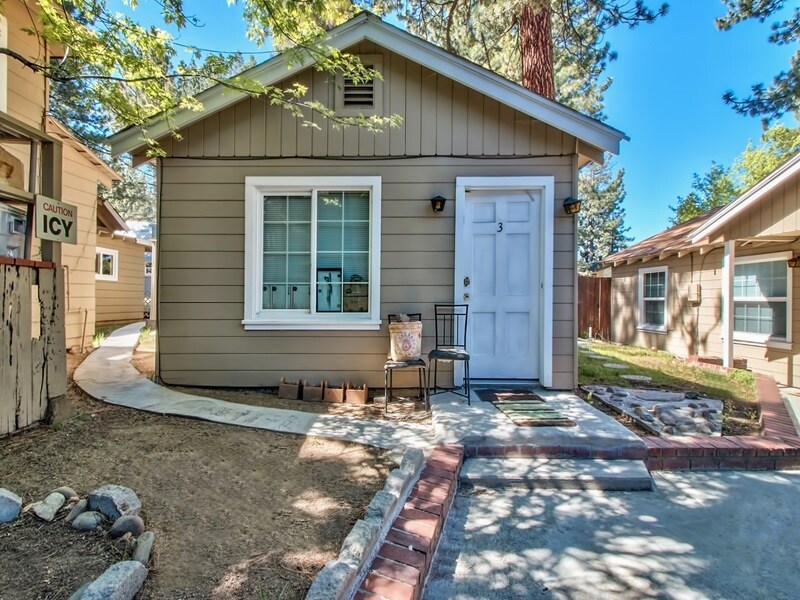 4093 Manzanita Ave in South Lake Tahoe, CA - Building Photo