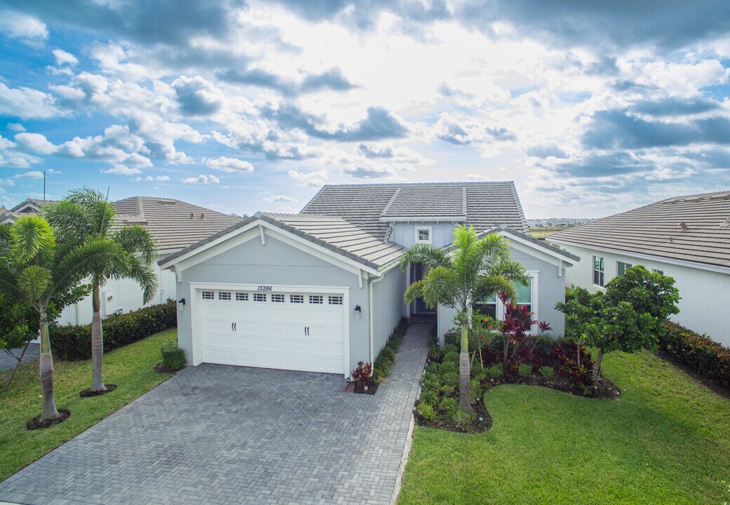 15286 Goldfinch Cir in Westlake, FL - Building Photo