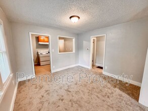 2004 S Overton Ave in Independence, MO - Building Photo - Building Photo