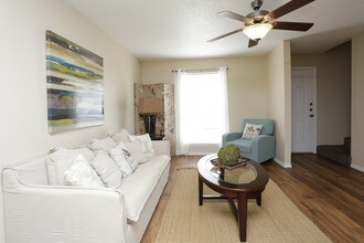 Heritage Square in Edinburg, TX - Foto de edificio - Interior Photo