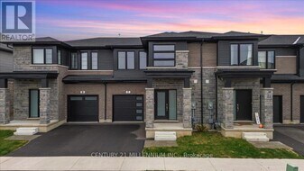 7 Saffron Way in Welland, ON - Building Photo