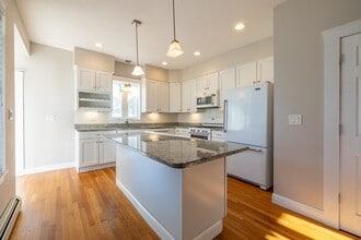 151r Methuen St in Lowell, MA - Building Photo - Building Photo