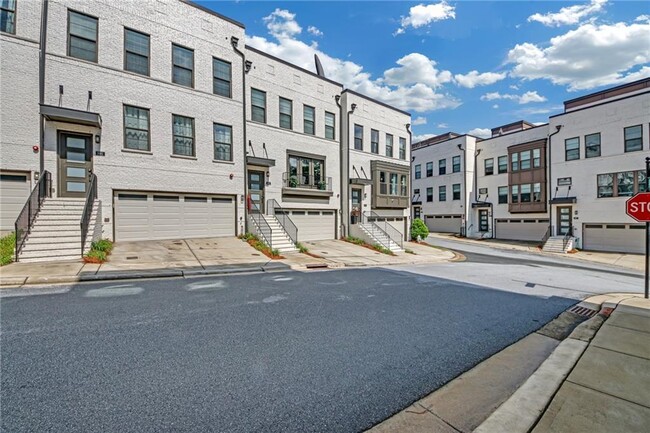 860 Stonehill Ln in Atlanta, GA - Building Photo - Building Photo