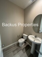 555 Sparrow St in Hollister, CA - Building Photo - Building Photo