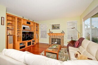 4479 Shorepointe Way in San Diego, CA - Building Photo - Building Photo