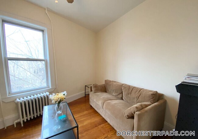14 Elder St, Unit 2 in Boston, MA - Building Photo - Building Photo