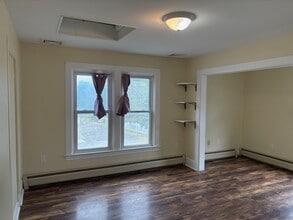 1179 Main St, Unit 3 in Fairfax, VT - Foto de edificio - Building Photo