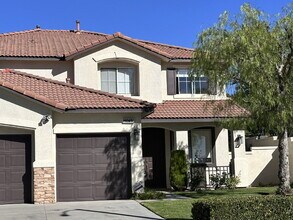 25755 Hood Way in Stevenson Ranch, CA - Foto de edificio - Building Photo