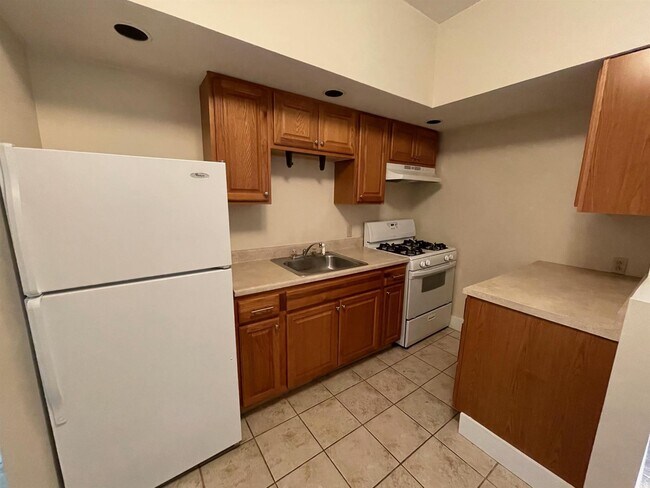 31 Warren Ave in Somerville, MA - Foto de edificio - Building Photo