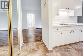 371 Dale Crescent in Waterloo, ON - Building Photo - Building Photo