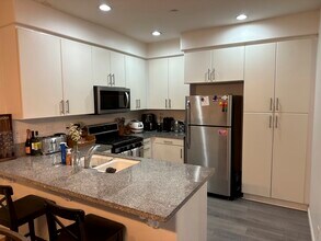 957 S Bluff Rd in Montebello, CA - Building Photo - Building Photo