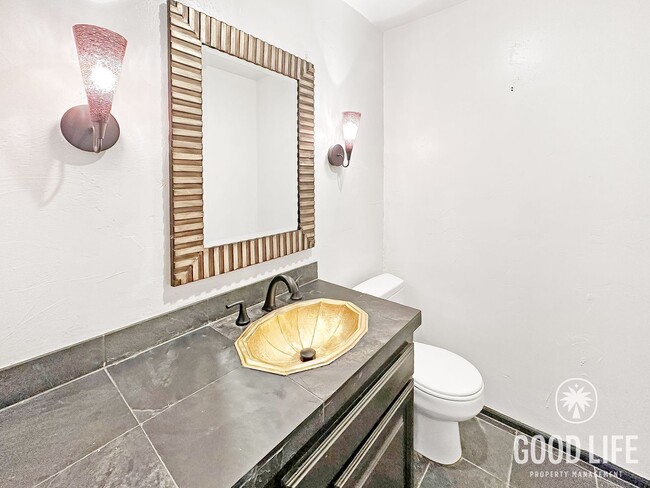 8608 Villa La Jolla Dr in San Diego, CA - Building Photo - Building Photo