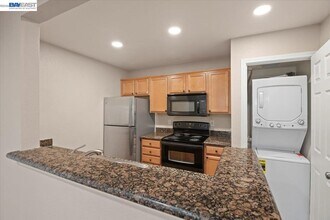 215 Reflections Dr in San Ramon, CA - Building Photo - Building Photo