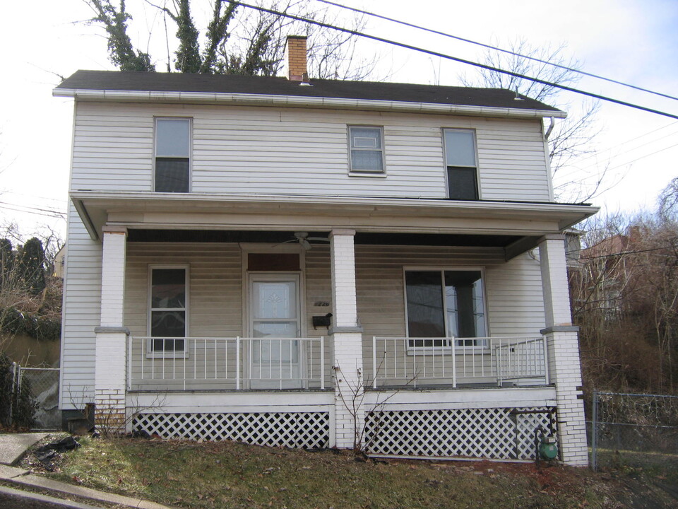 1226 Bartow Street in Pittsburgh, PA - Building Photo