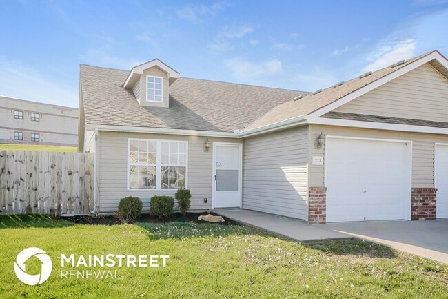 213 Palmer Ct in Pleasant Hill, MO - Building Photo - Building Photo