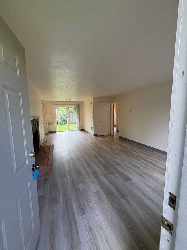 2356 Crescent Ave in Eugene, OR - Building Photo - Building Photo