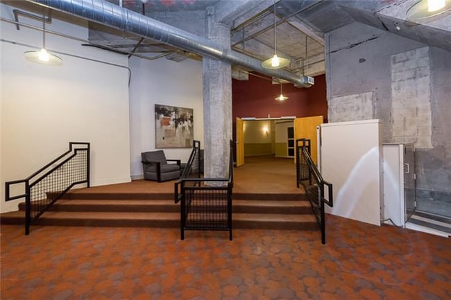 property at 321 W 7th St