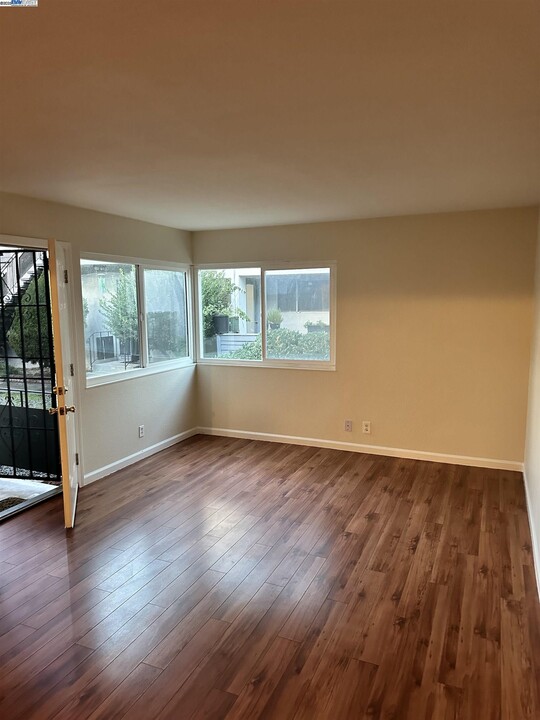 222 Flanders Ct in Hayward, CA - Building Photo