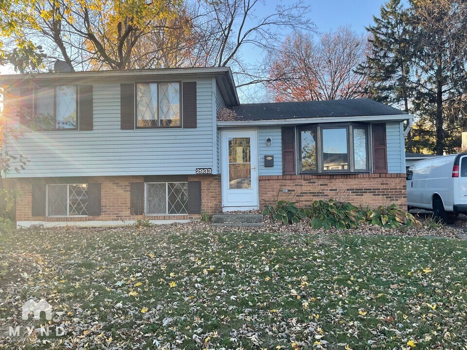 2933 Renfro Rd in Columbus, OH - Building Photo