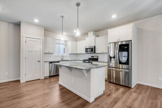 6935 SE Red Alder St in Hillsboro, OR - Building Photo - Building Photo