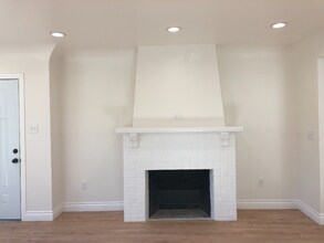 3654 W 58th Pl in Los Angeles, CA - Building Photo - Building Photo