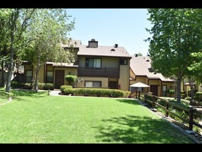 Tangerine Cove Village in Vista, CA - Building Photo - Building Photo