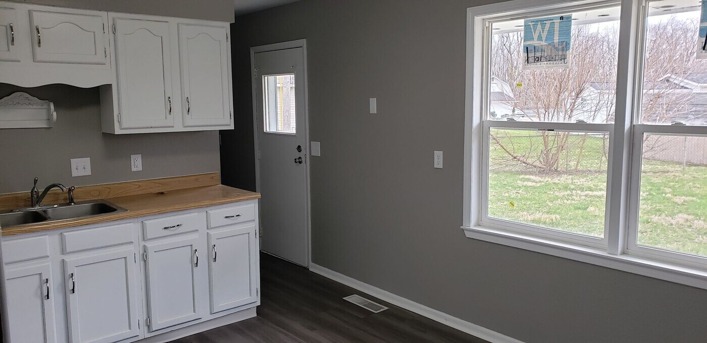 5807 Arrowhead Blvd in Kokomo, IN - Building Photo