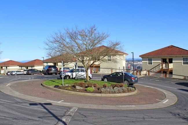 424 NW Uptown Terrace in Portland, OR - Building Photo - Building Photo