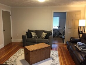 40 Hamilton St, Unit 2 in Medford, MA - Foto de edificio - Building Photo