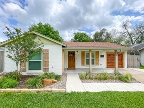 3010 Cole Ave in Waco, TX - Building Photo - Building Photo