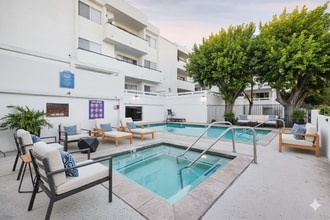 The Liora in Northridge, CA - Foto de edificio - Building Photo