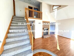 6008 W 158th St in Overland Park, KS - Foto de edificio - Building Photo