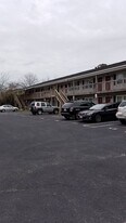 2530 Cedarwood Dr in Gloucester Point, VA - Building Photo