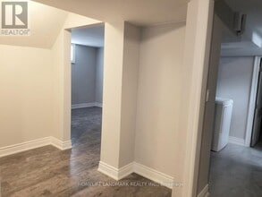 12 Ottawa Ct in Aurora, ON - Building Photo - Building Photo