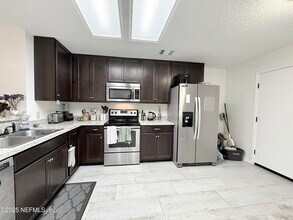 7634 Rain Forest Dr W in Jacksonville, FL - Building Photo - Building Photo