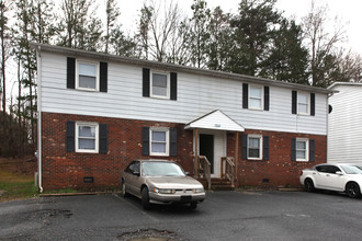 1962 Lakeview Rd in Asheboro, NC - Building Photo - Building Photo