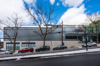 The Peninsula in Bronx, NY - Building Photo - Building Photo