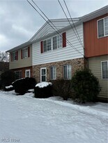 2566 Graham Rd in Stow, OH - Building Photo