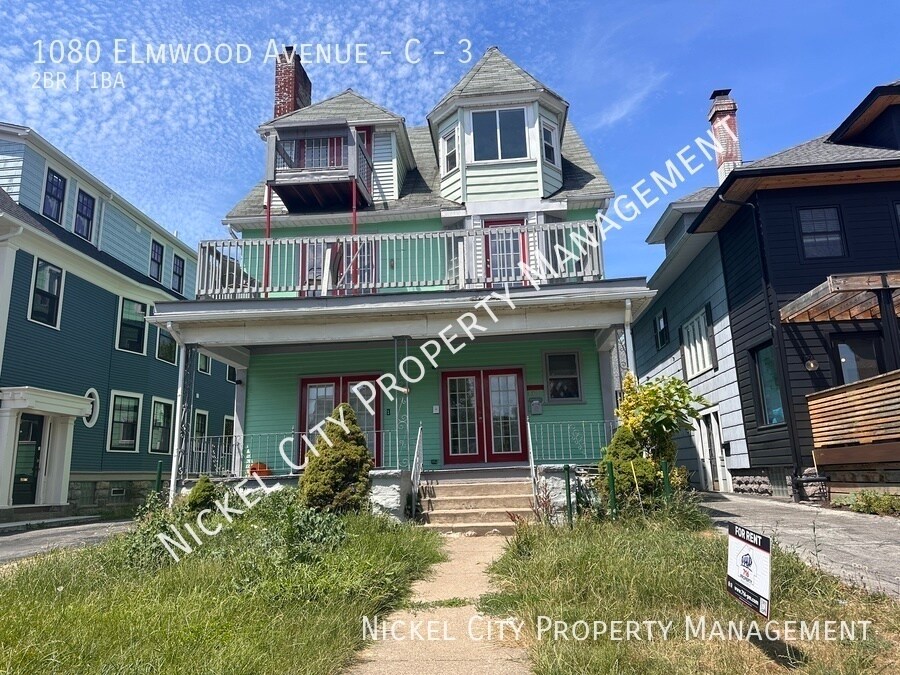 1080 Elmwood Ave in Buffalo, NY - Building Photo