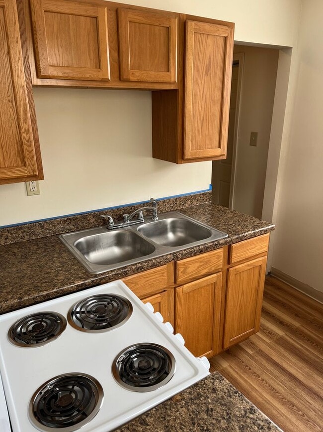 1587 Martha Ave in Lakemore, OH - Building Photo - Building Photo