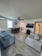 144 5th St S, Unit 1st Floor in Brigantine, NJ - Foto de edificio - Building Photo