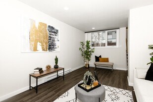 Molson Gardens in Winnipeg, MB - Building Photo