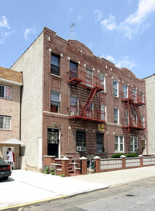 124 Tapscott St in Brooklyn, NY - Building Photo